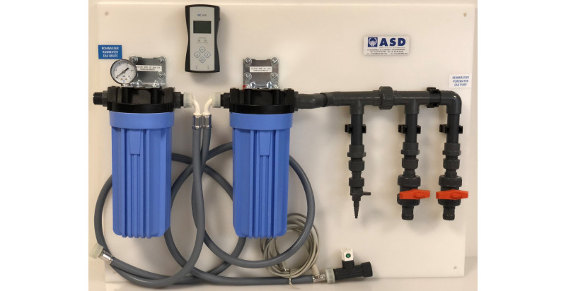 Panneau Standard filtres 10", conductivmètre DC400, un robinet de prélèvement et deux vannes PVC